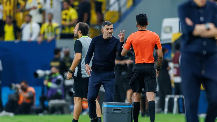 Sergio Conceição durante partida do Al-Ittihad - Abdullah Ahmed/Getty Images