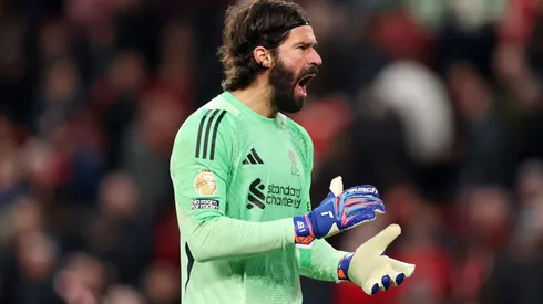 Alisson segue fazendo história como goleiro titular do Liverpool