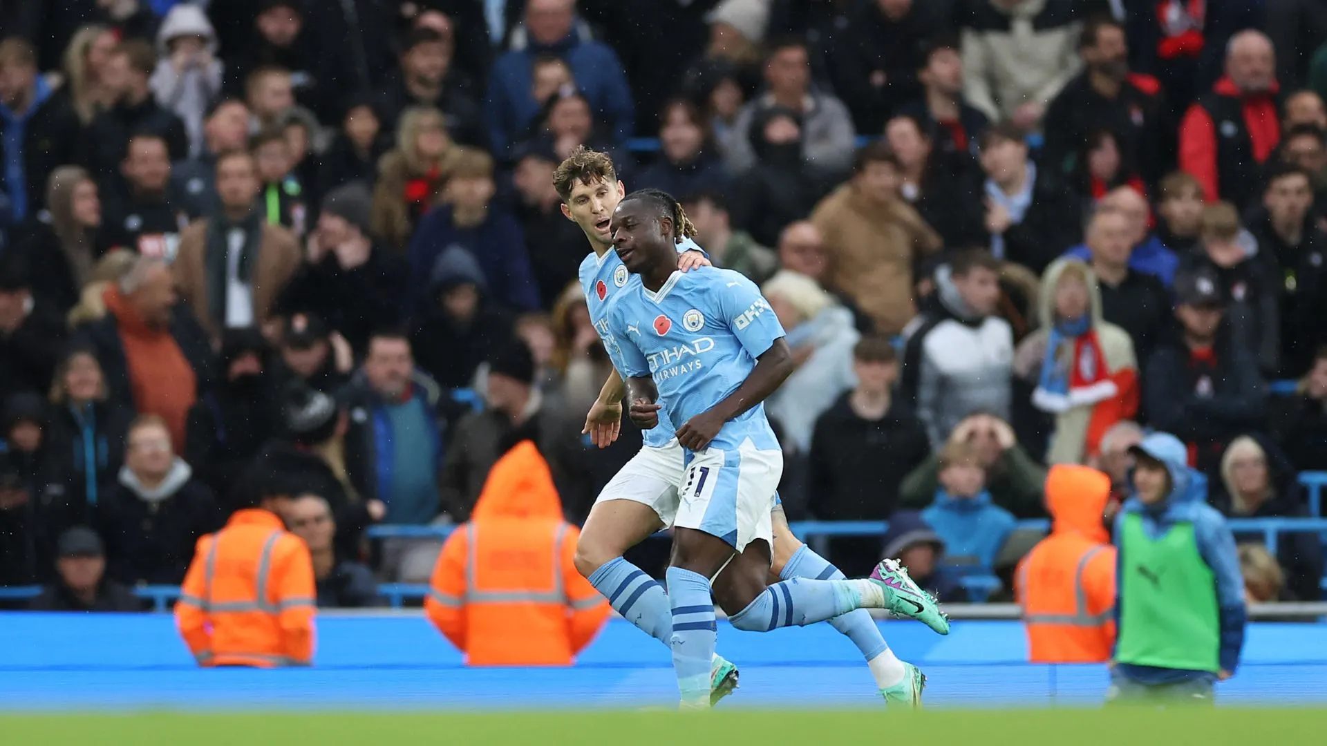 Stones e Doku não jogam a partida entre Manchester City e Nottingham Forest (foto: Catherine Ivill/Getty Images)