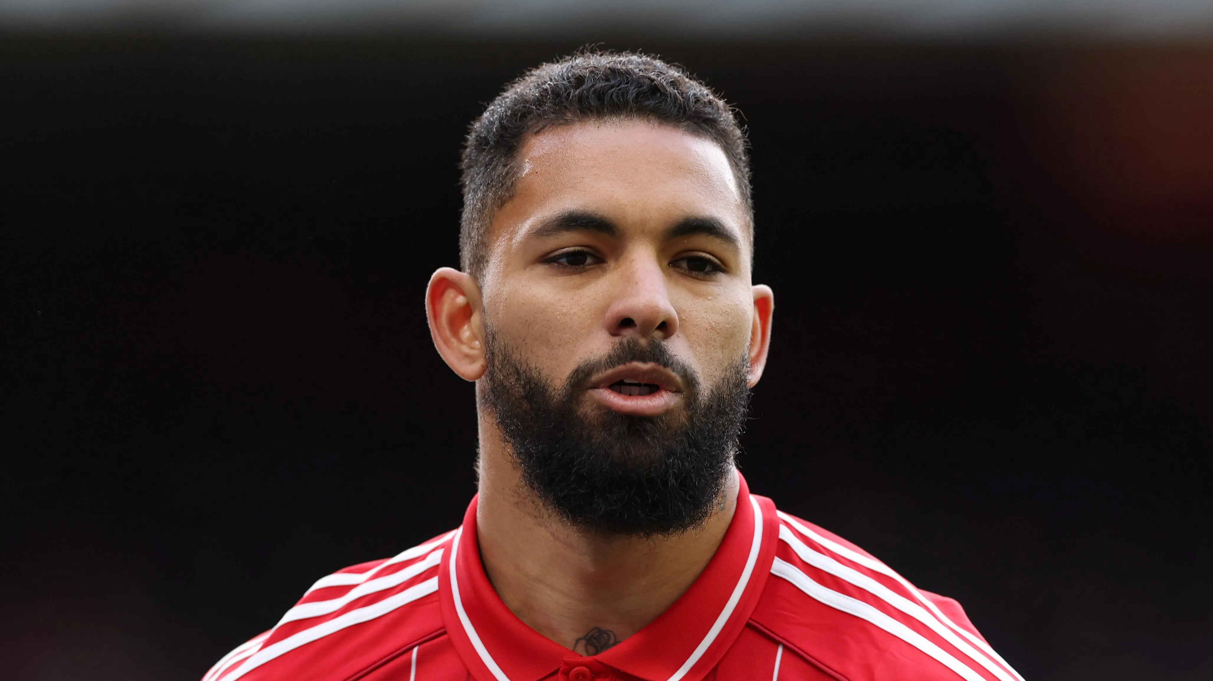 Douglas Luiz, meia do Forest