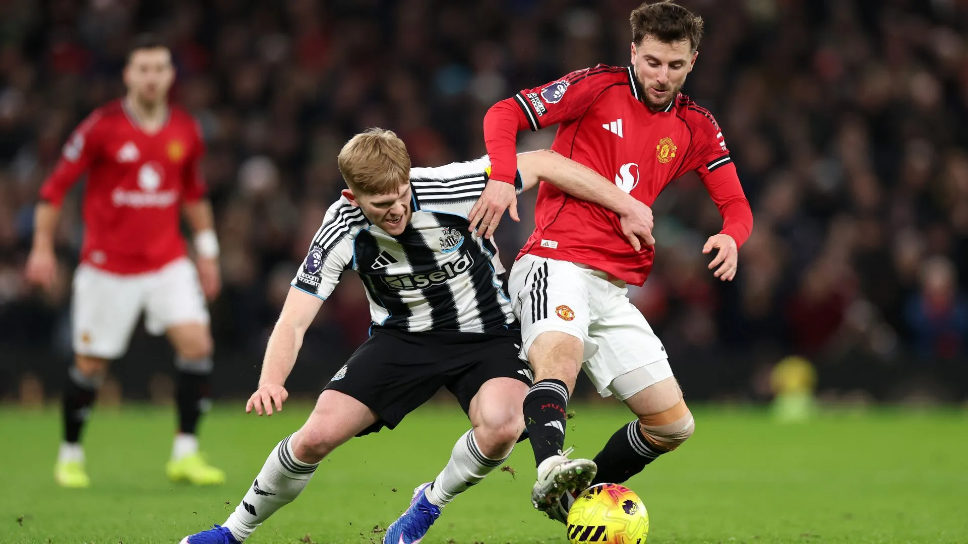 Mason Mount em partida do Manchester United (foto: Stu Forster/Getty Images)