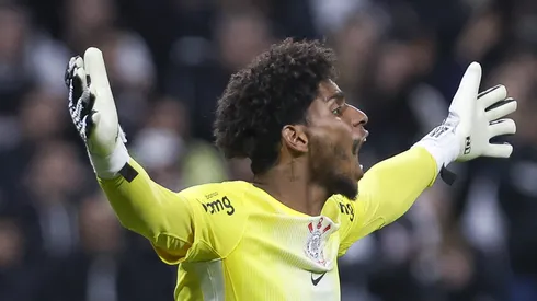 Milan prepara nova proposta por Hugo Souza e topa emprestá-lo ao Corinthians. (Photo by Ricardo Moreira/Getty Images)