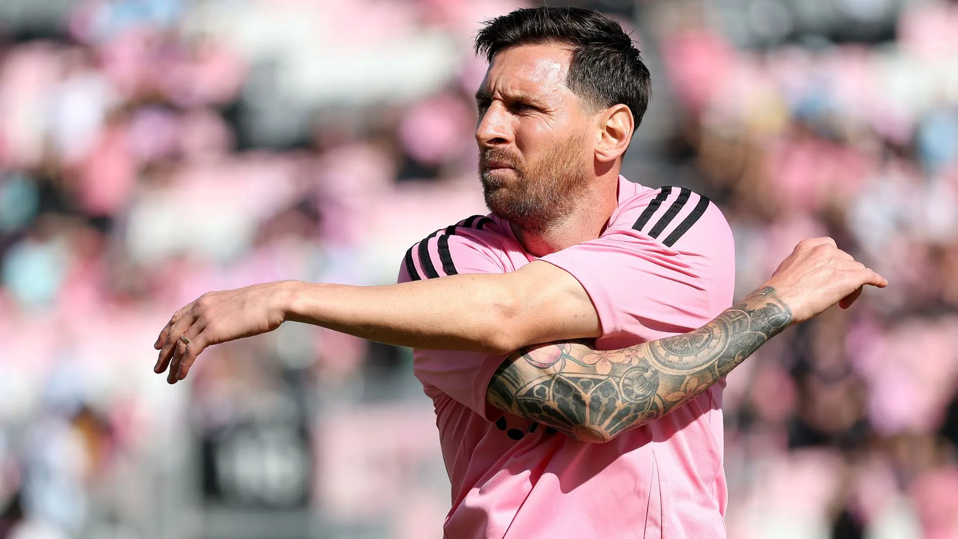 Messi aquecendo em jogo do Inter Miami (foto: Elsa/Getty Images)