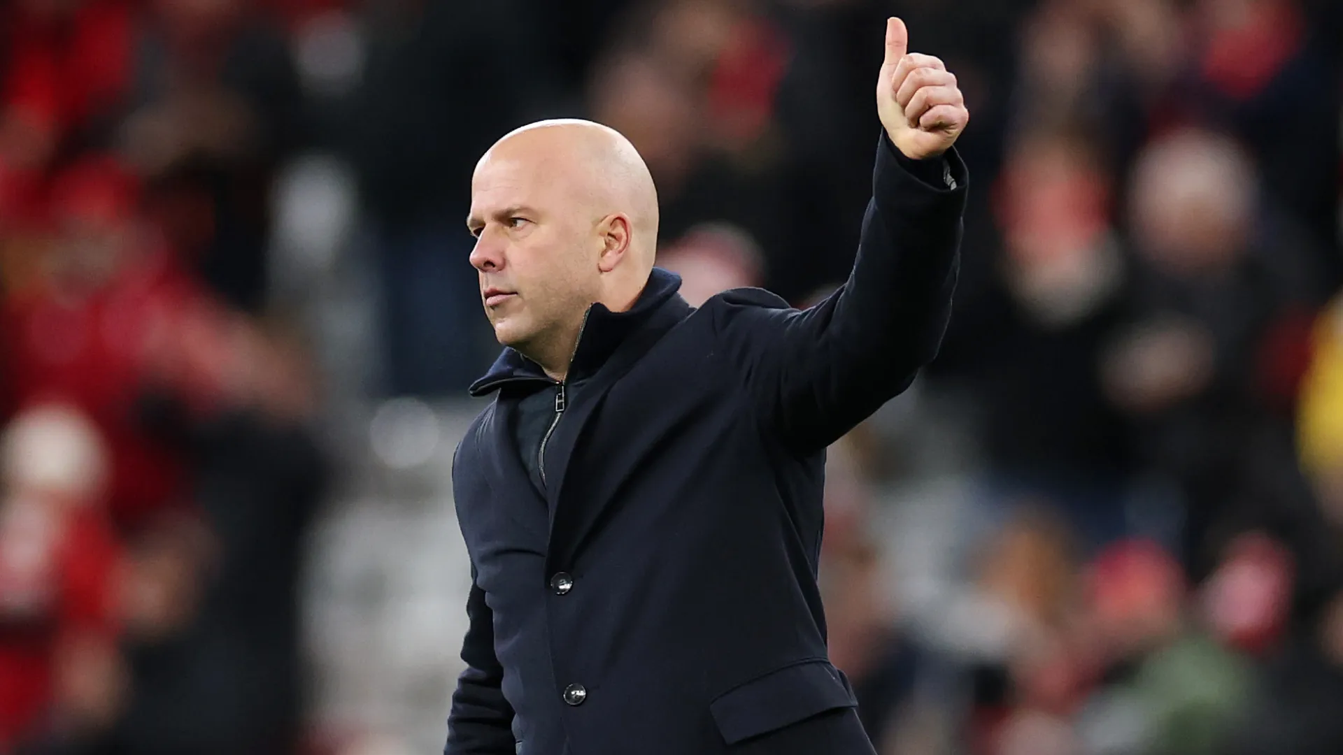 Arne Slot faz sinal de 