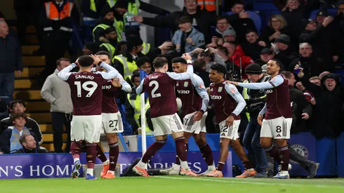 Jogadores do Aston Villa comemoram gol contra o Chelsea - Steve Bardens/Getty Images