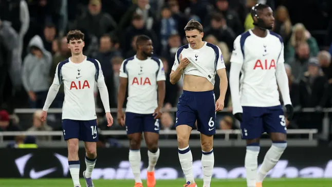 Jogadores do Tottenham em partida da Premier League. Foto: Julian Finney/Getty Images