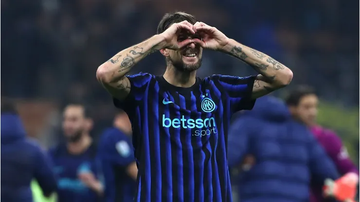 Acerbi volta aos treinos após período afastado. Foto: Marco Luzzani/Getty Images