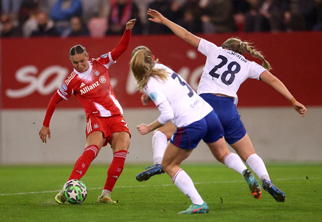 Klara Buhl é uma das líderes do elenco do Bayern - Foto: Adam Pretty/Getty Images