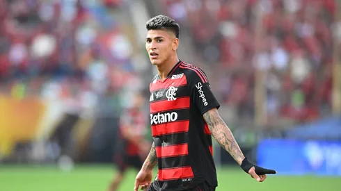 O meia Jorge Carrascal em jogo do Flamengo (Rodrigo Valle/Getty Images)