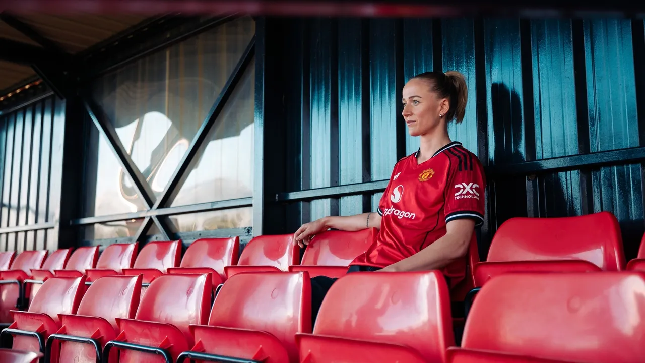 Lea Schuller é uma das principais jogadora da Seleção da Alemanha - Foto: Reprodução/Manchester United