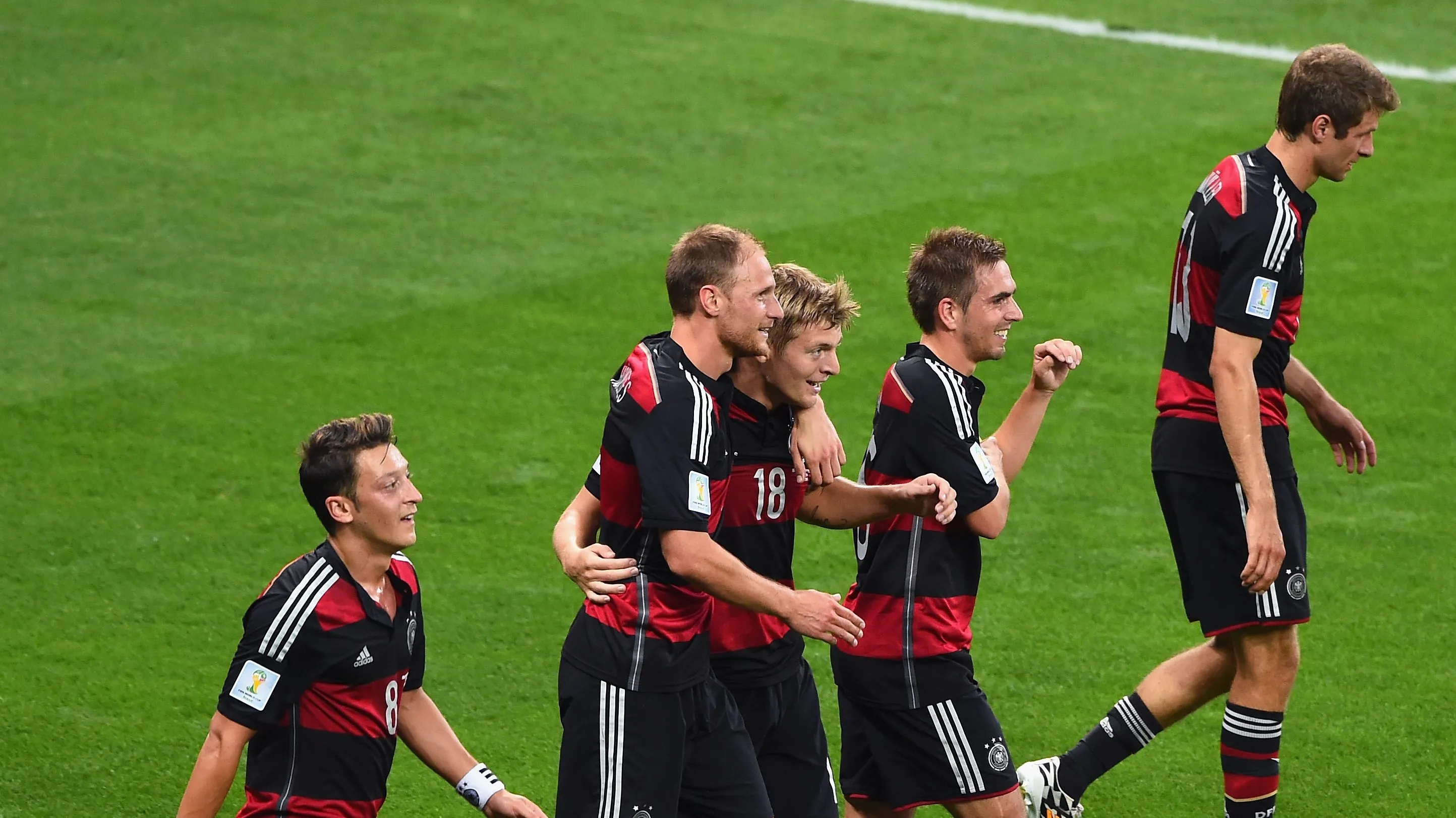 Toni Kroos (terceiro da esquerda para a direita): jogador esteve presente no 7 x 1 em 2014 (Photo by Jamie McDonald/Getty Images)