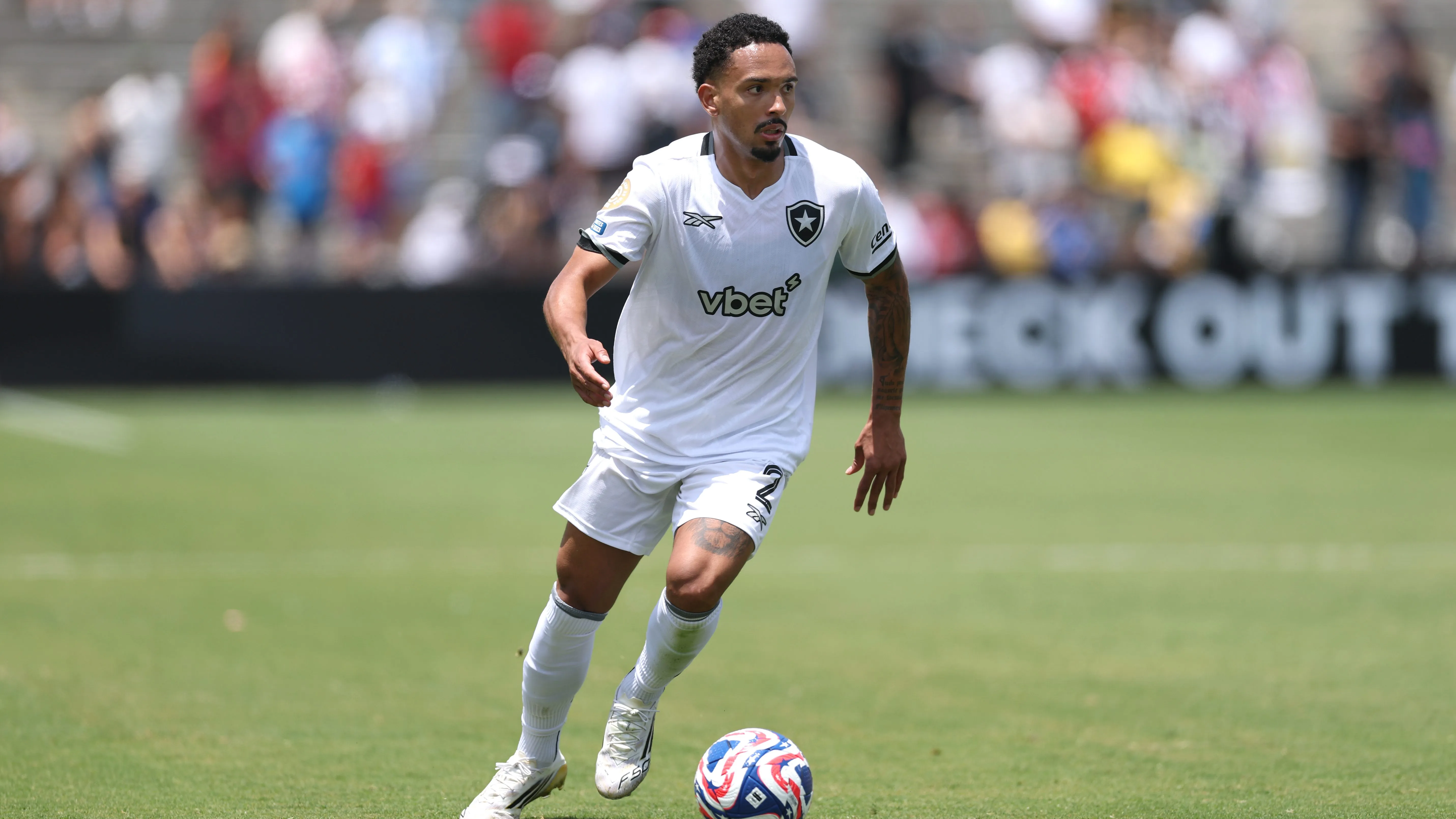 Vitinho em jogo do Botafogo. Foto: Stu Forster/Getty Images
