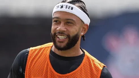 Memphis Depay antes de um jogo do Corinthians. Foto: Joisel Amaral/AGIF