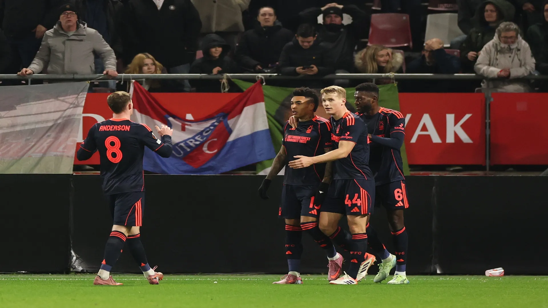 Igor Jesus, amigo de Cuiabano, e companheiros do Nottingham Forest –&nbsp;Dean Mouhtaropoulos/Getty Images