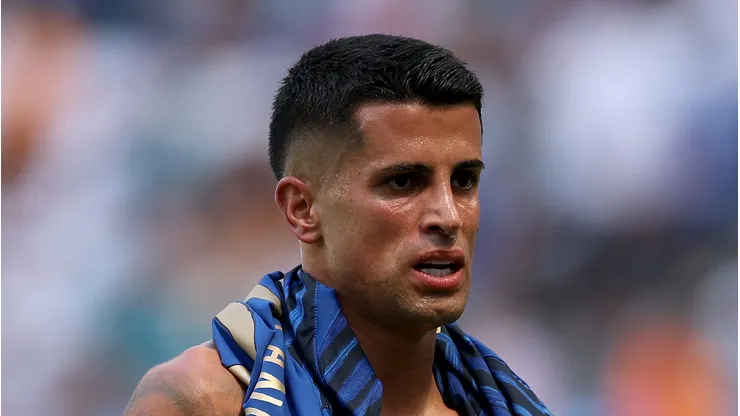 Inter de Milão planeja contratar João Cancelo para afastar crise defensiva. (Photo by Dan Mullan/Getty Images)