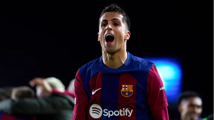 Barcelona avalia retorno de João Cancelo. Foto: Alex Caparros/Getty Images