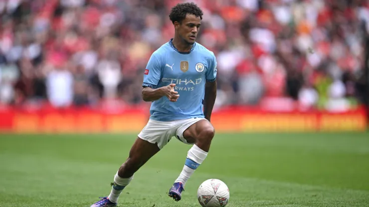 Oscar Bobb pode estar de saída do Manchester City. Foto: Stu Forster/Getty Images.