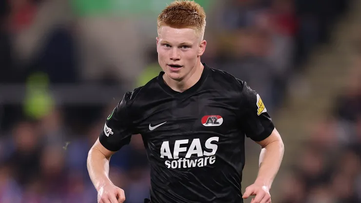O meio-campista Kees Smit em jogo do AZ Alkmaar (Ryan Pierse/Getty Images)