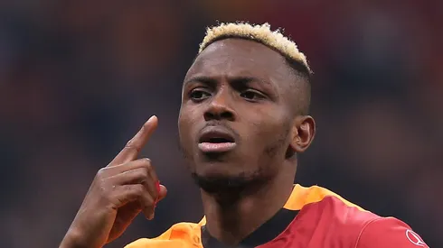 Osimhen se oferece ao Bayern de Munique. Foto: Ahmad Mora/Getty Images