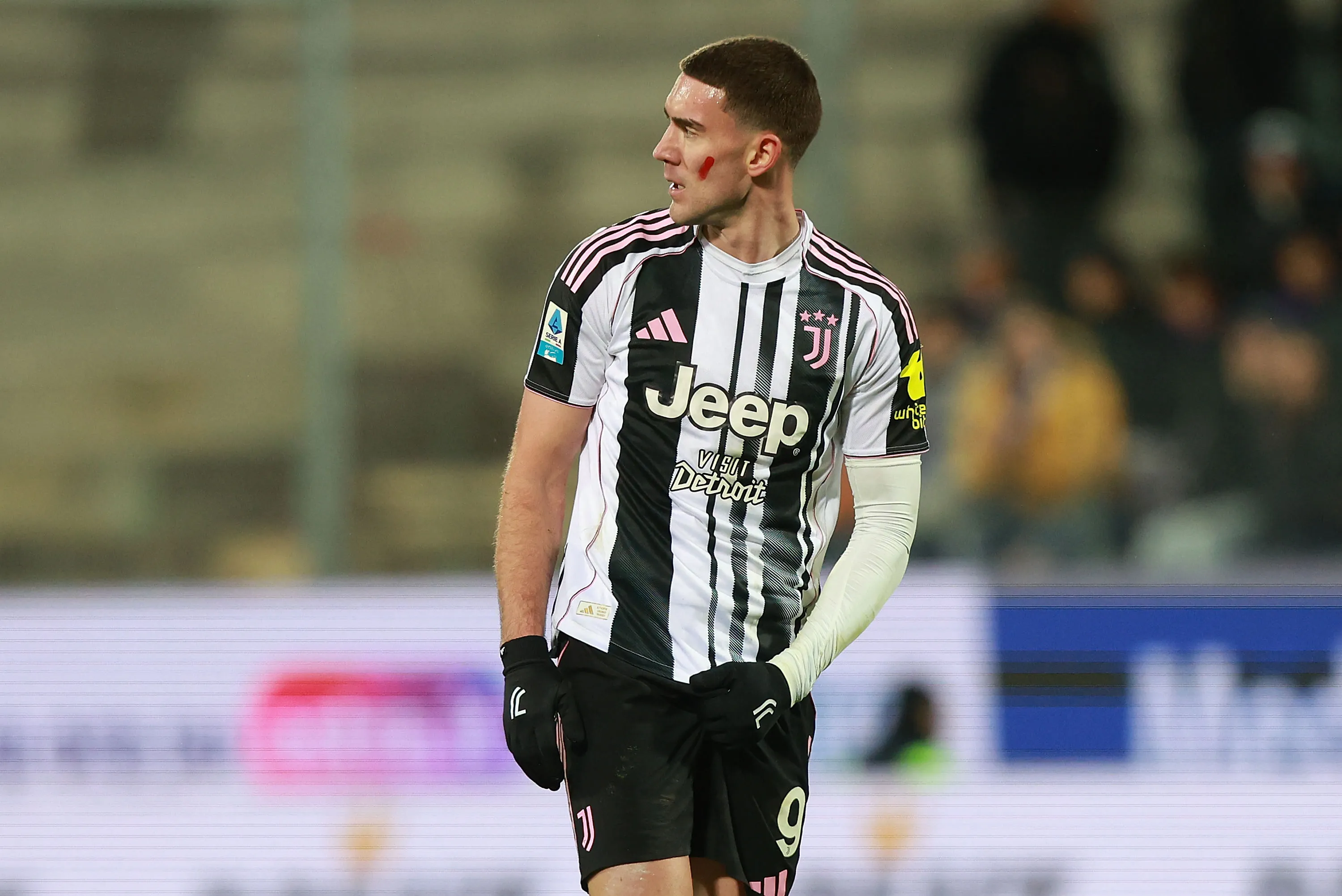 Vlahovic em ação pela Juventus. Foto: Gabriele Maltinti/Getty Images