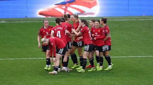 Manchester United busca reforços e renova com atletas importantes para o elenco - Foto: Carl Recine/Getty Images