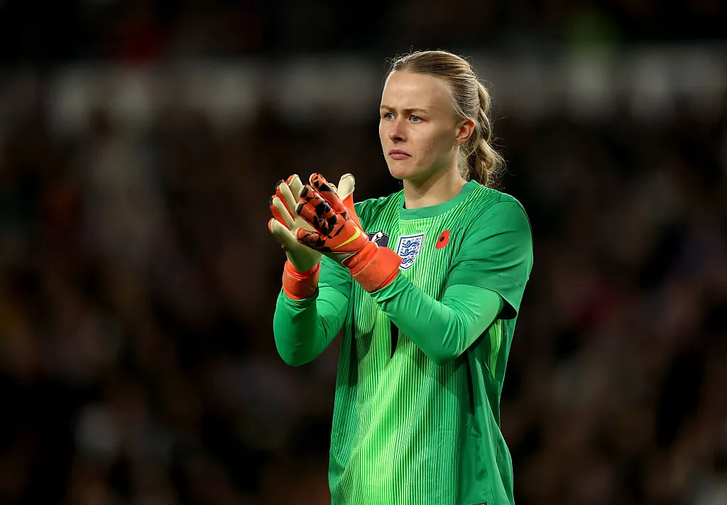 Hannah Hampton foi eleita uma das melhores goleiras do mundo, além de ser títular da Seleção da Inglaterra - Foto: Carl Recine/Getty Images
