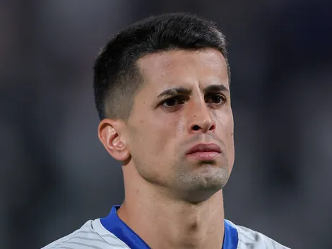 Barcelona é a prioridade de João Cancelo, que aguarda por contato