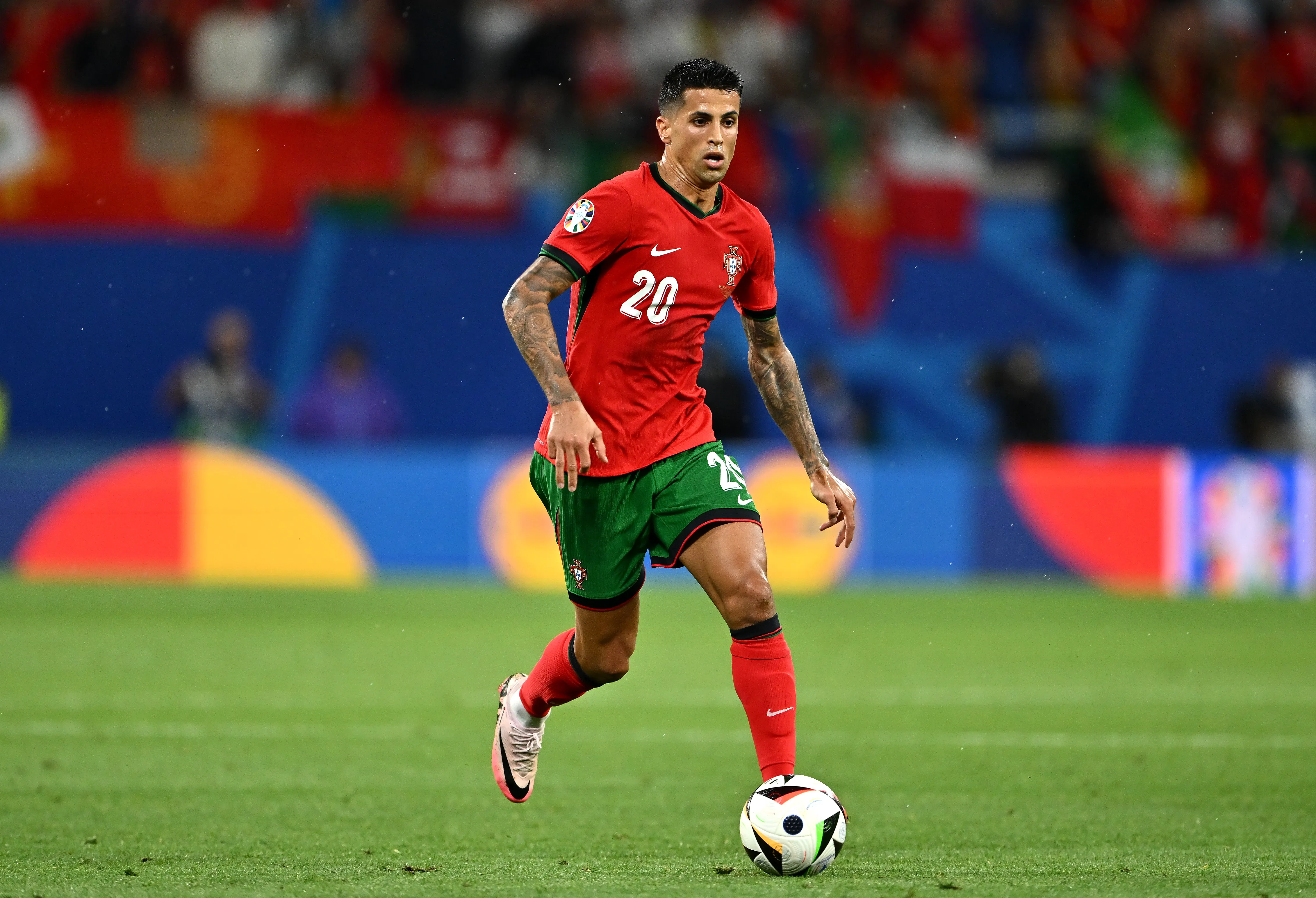 João Cancelo prioriza volta ao Barcelona. Foto: Dan Mullan/Getty Images