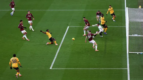Jhon Arias marca gol pelo Wolverhaptom na Premier League. Michael Regan/Getty Images