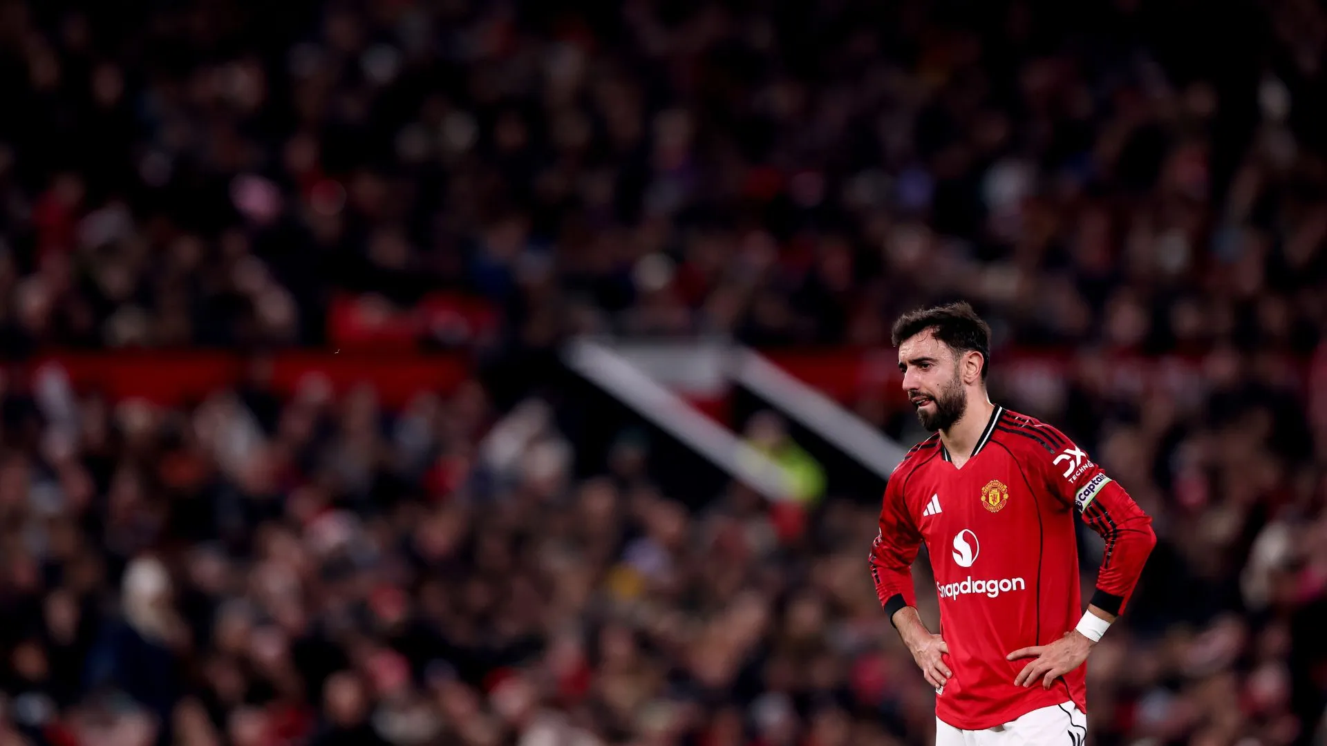 Bruno Fernandes está fora da provável escalação do Manchester United para o jogo contra o Leeds United (foto: Carl Recine/Getty Images)