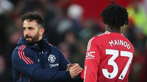 Brilho de Mainoo expõe falhas de Amorim e gera críticas de ídolos do Manchester United. (Foto: Matt McNulty/Getty Images)
