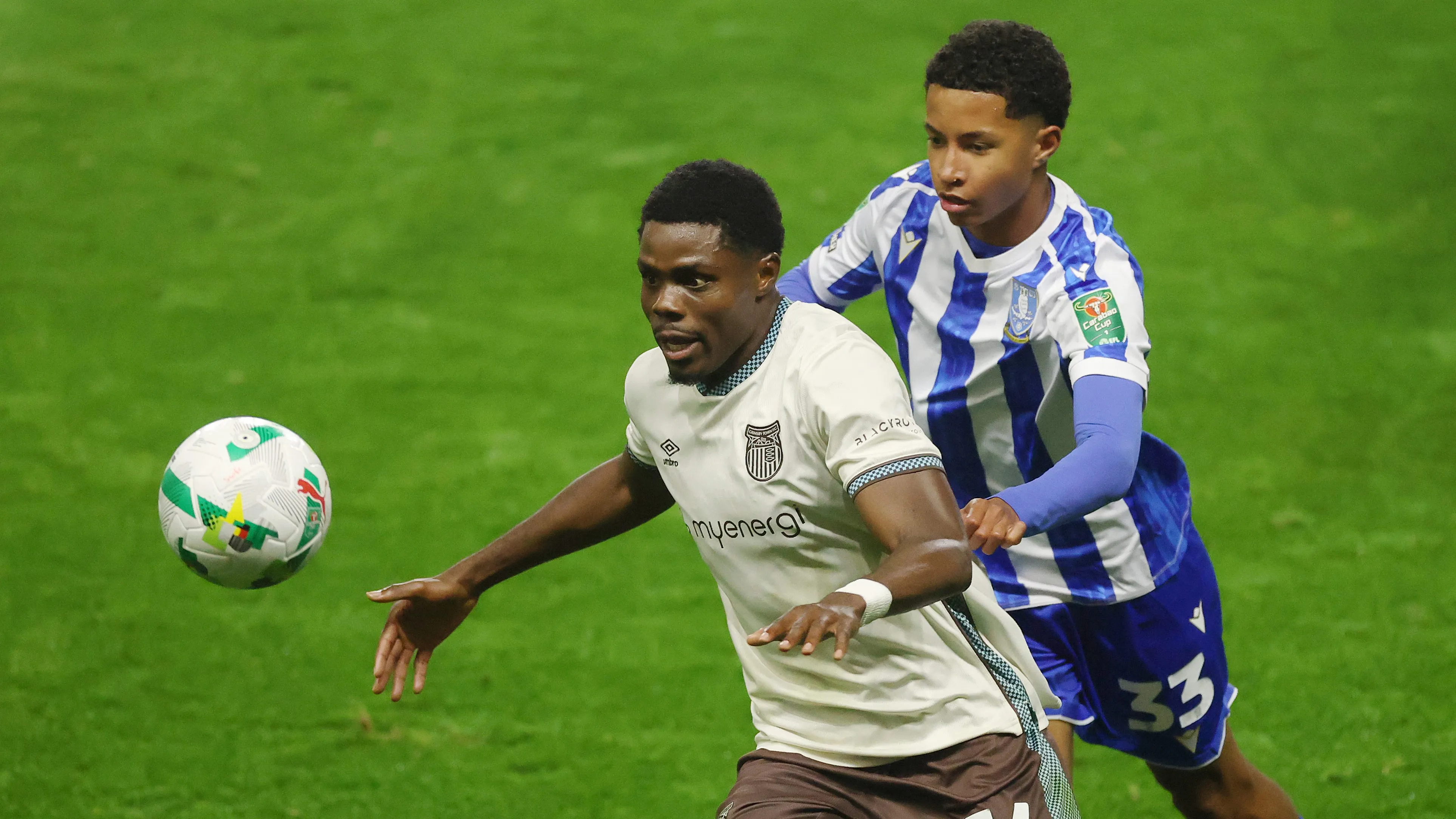 Yisa Alao, alvo do Liverpool, em jogo do Sheffield Wednesday. Foto: Carl Recine/Getty Images