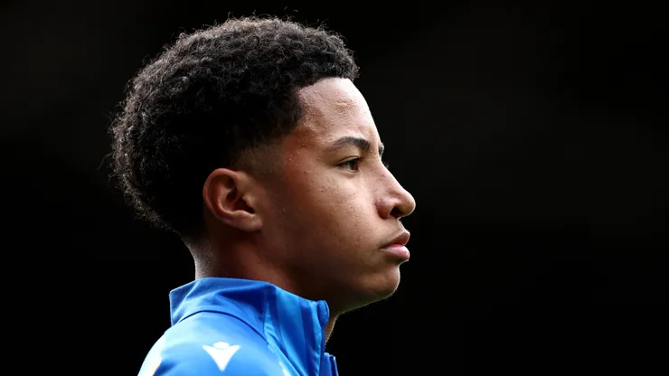 Yisa Alao, promessa do futebol inglês, está na mira do Liverpool. Foto: James Fearn/Getty Images