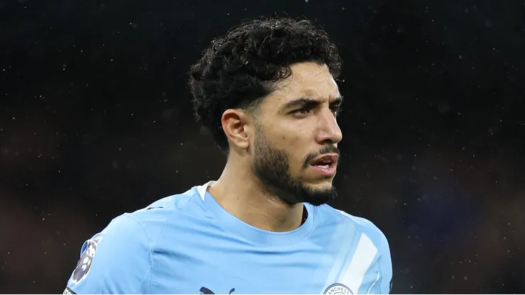 Aston Villa sonda Omar Marmoush, atacante com poucas chances no Manchester City. (Foto de Matt McNulty/Getty Images)