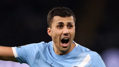 Rodri volta a jogar 90 minutos pelo Manchester City e brilha contra o Chelsea. (Photo by Carl Recine/Getty Images)