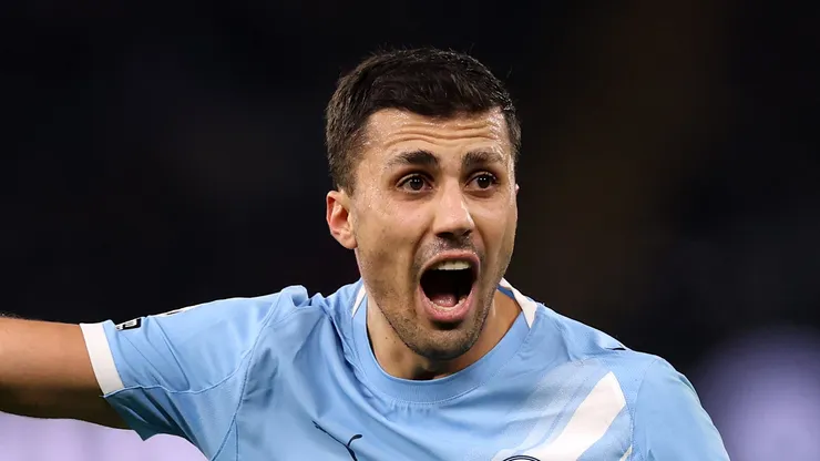 Rodri volta a jogar 90 minutos pelo Manchester City e brilha contra o Chelsea. (Photo by Carl Recine/Getty Images)