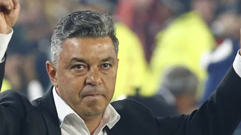 O técnico Marcelo Gallardo, do River Plate, gesticula para os torcedores antes de uma partida do Torneio Clausura Betano 2025 entre River Plate e Gimnasia y Esgrima La Plata, no Estádio Mas Monumental Antonio Vespucio Liberti, em 2 de novembro de 2025, em Buenos Aires, Argentina. (Foto: Marcos Brindicci/Getty Images)