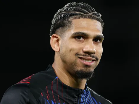 Ronald Araújo volta a ser relacionado pelo Barcelona