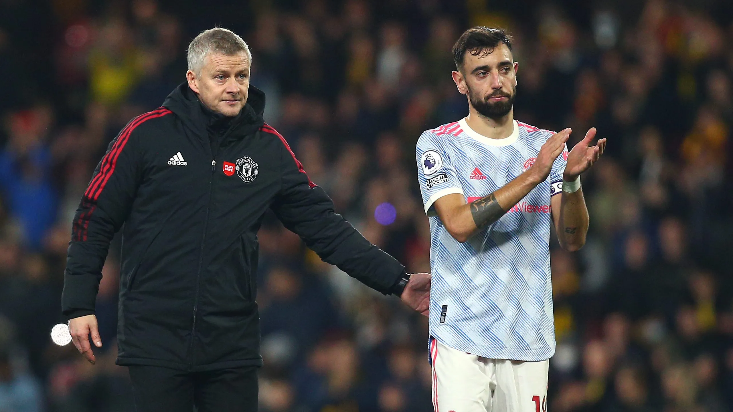 Solskjaer e Bruno Fernandes juntos no Manchester United. Foto: Charlie Crowhurst/Getty Images