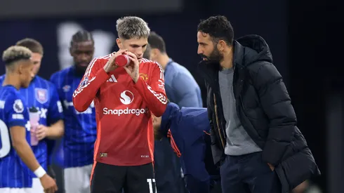 Garnacho e Ruben Amorim juntos no Manchester United. Foto: Stephen Pond/Getty Images