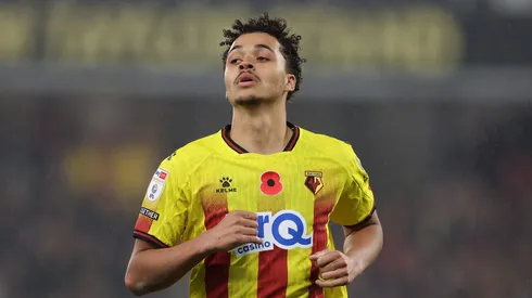 O zagueiro Max Alleyne em ação com a camisa do Watford (Alex Pantling/Getty Images)