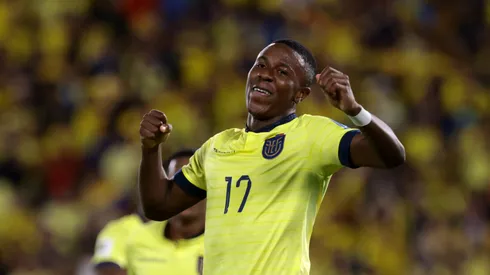Alan Minda em jogo da Seleção do Equador (Franklin Jacome/Getty Images)