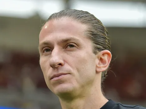 Chelsea faz entrevista com Filipe Luís