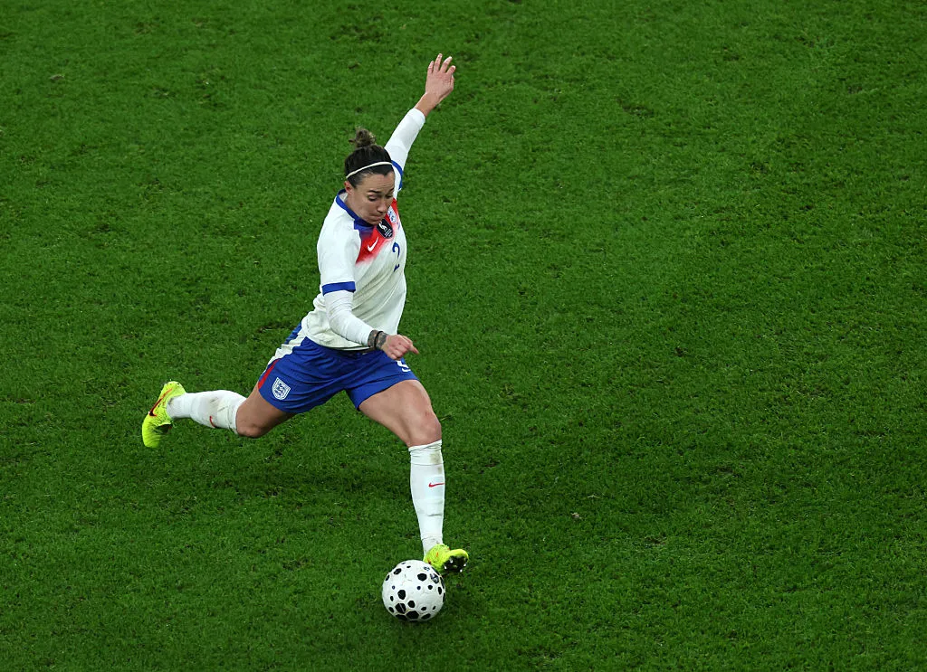 Lucy Bronze é uma das líderes do elenco do Chelsea e também da Seleção da Inglaterra - Foto: Eddie Keogh/Getty Images