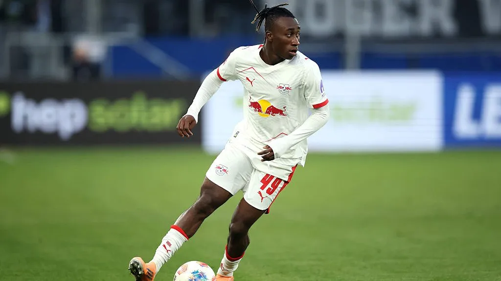 Yan Diomande, alvo do Liverpool, em jogo do RB Leipzig de Jürgen Klopp. Foto: Alex Grimm/Getty Images