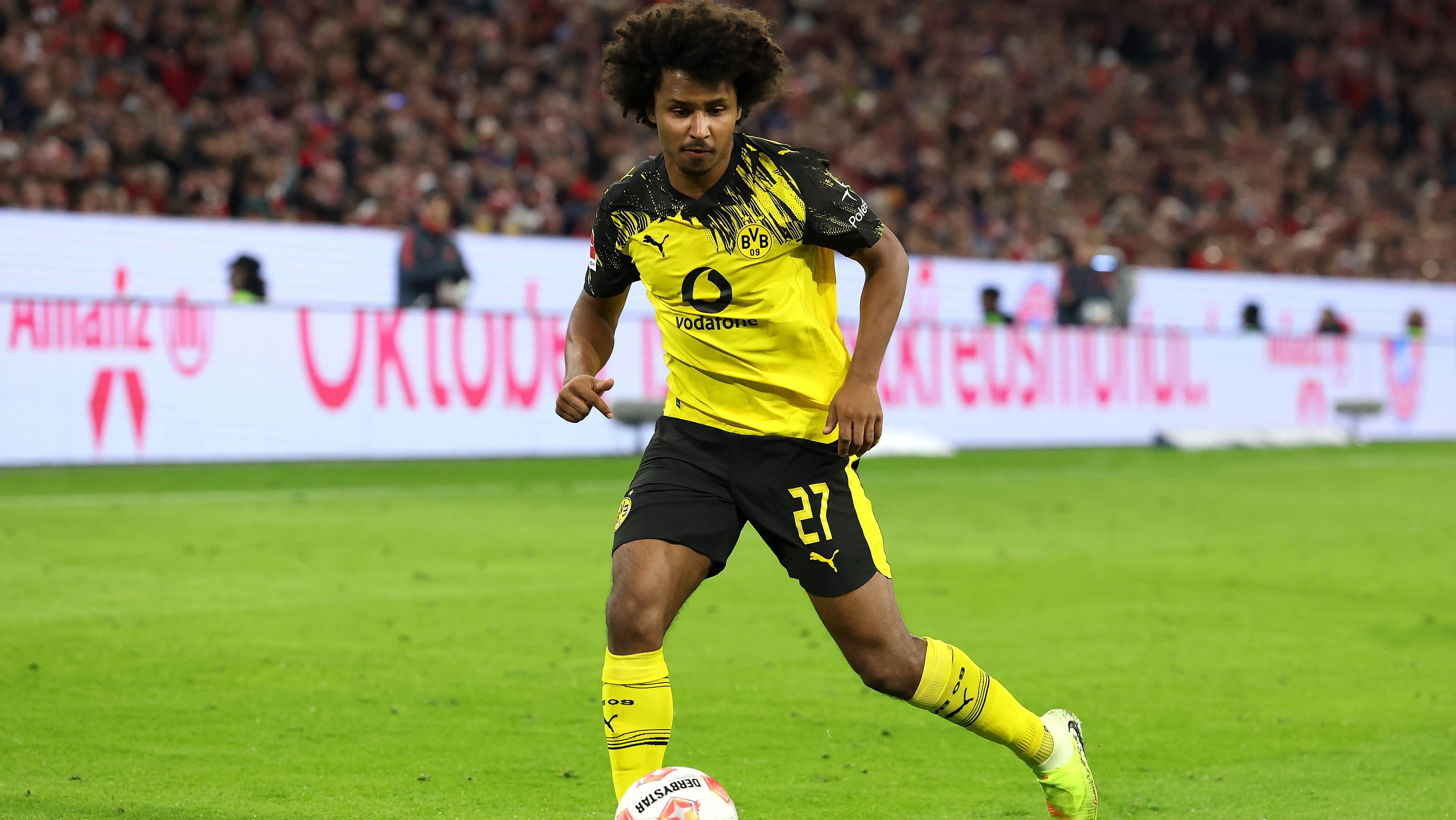 Karim Adeyemi em jogo do Borussia Dortmund. Foto: Alexander Hassenstein/Getty Images