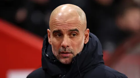 O técnico Pep Guardiola no comando do Manchester City. Foto: George Wood/Getty Images