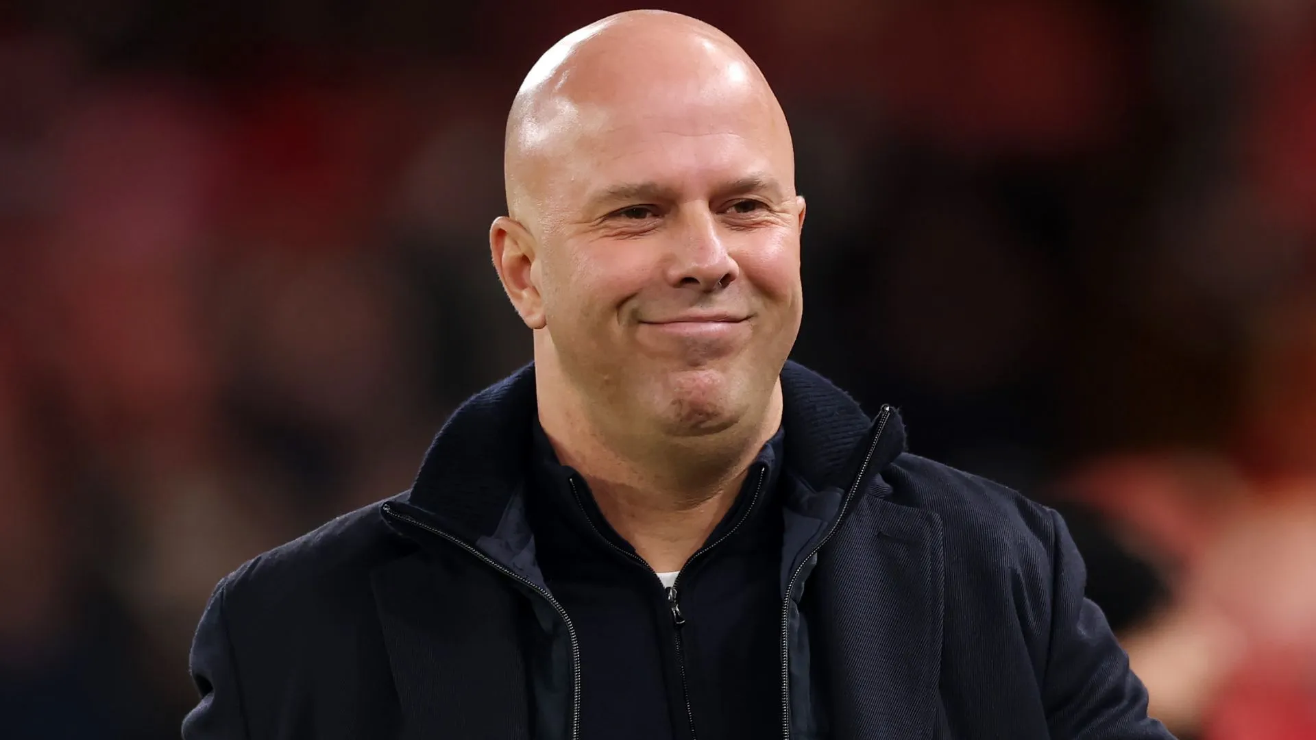 Arne Slot vai comandar o Liverpool em mais um clássico (foto: Carl Recine/Getty Images)