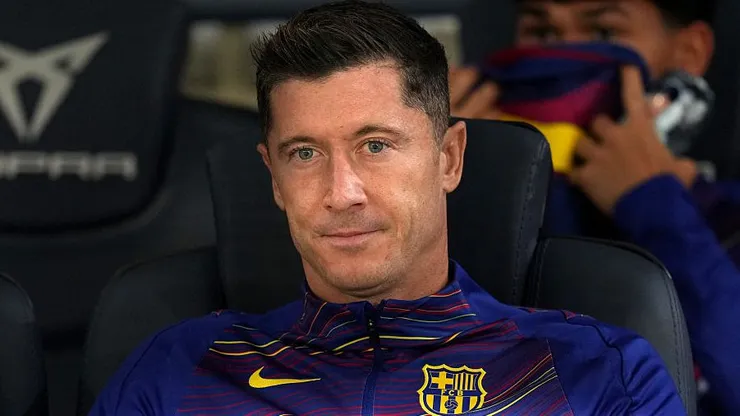 O Barcelona ainda não renovou com Lewandowski. Ele toparia uma mudança no final da temporada e o Al-Hilal quer contratá-lo como substituto de Darwin Núñez. Jogador estaria disposto a uma mudança no final da temporada. (Foto: Alex Caparros/Getty Images)
