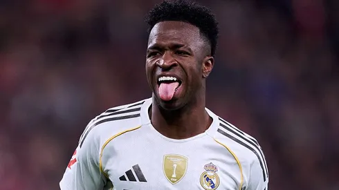 Nos últimos dias, Vini Jr foi ligado a uma transferência para o Chelsea, mas isso não vai acontecer (Foto: Juan Manuel Serrano Arce/Getty Images)